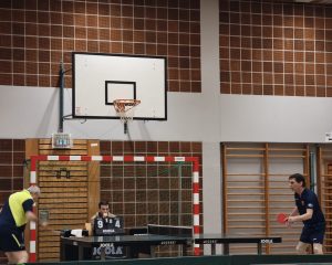 Mit zwei Ersatz am Punkt vorbei